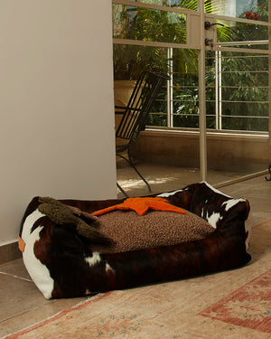 HENRI COWHIDE BED | מיטה לכלב