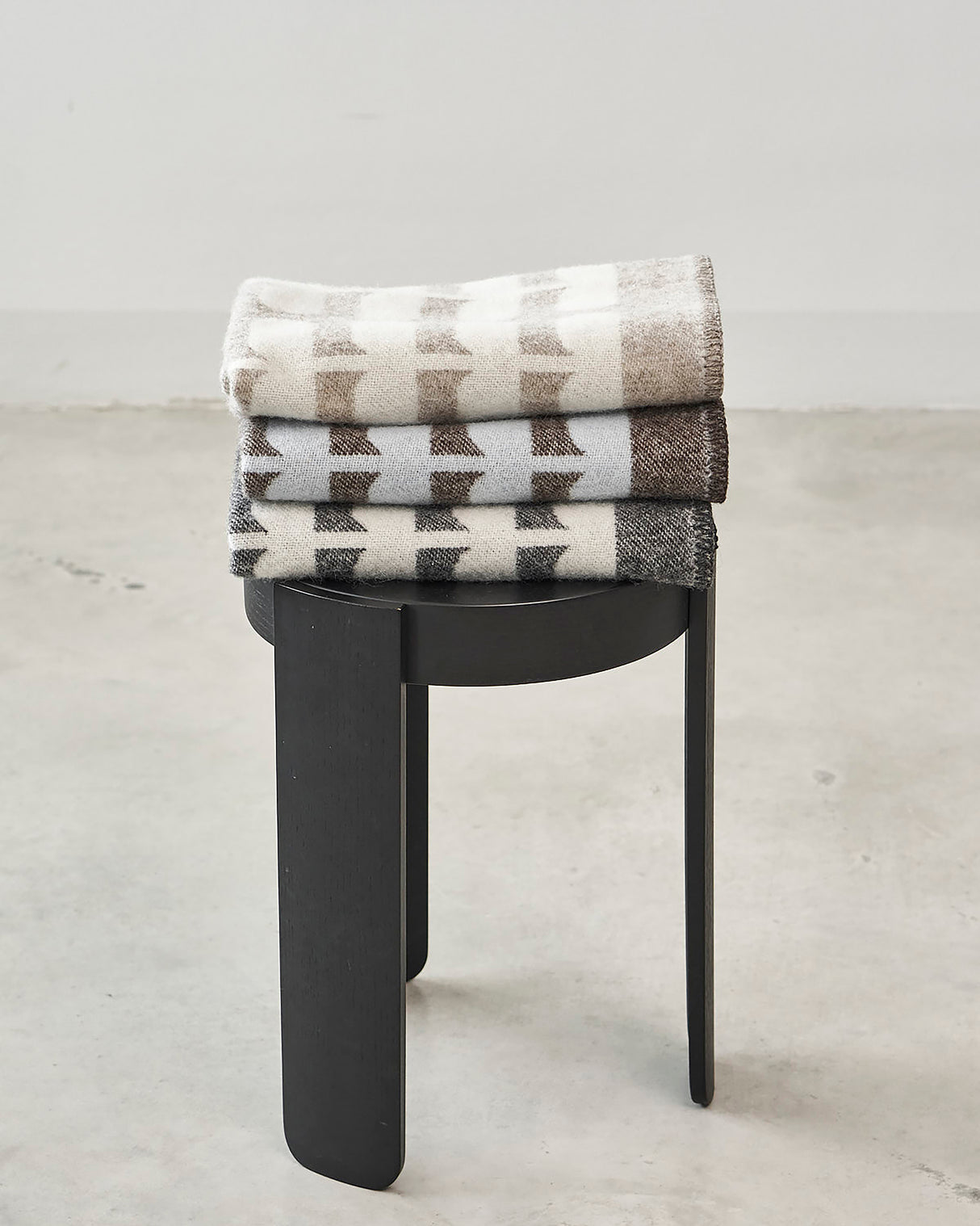 FLORA DOG WOOL BLANKET | שמיכה לכלב