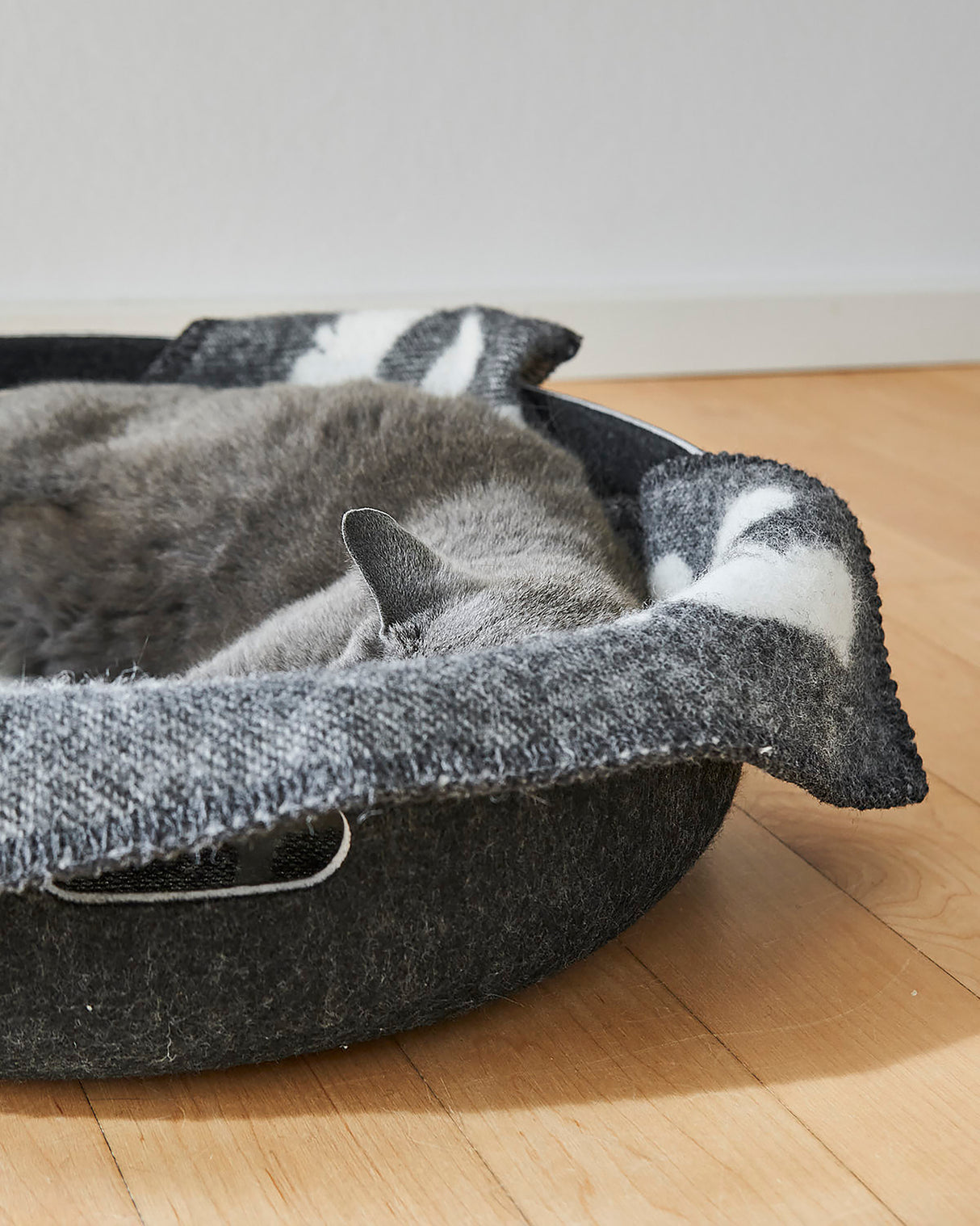 שמיכה צמר מפנקת לחתול | FLORA CAT WOOL BLANKET