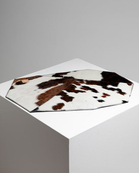 DAVID COWHIDE DOG PLACEMAT | פלייסמט לקערות לכלבים