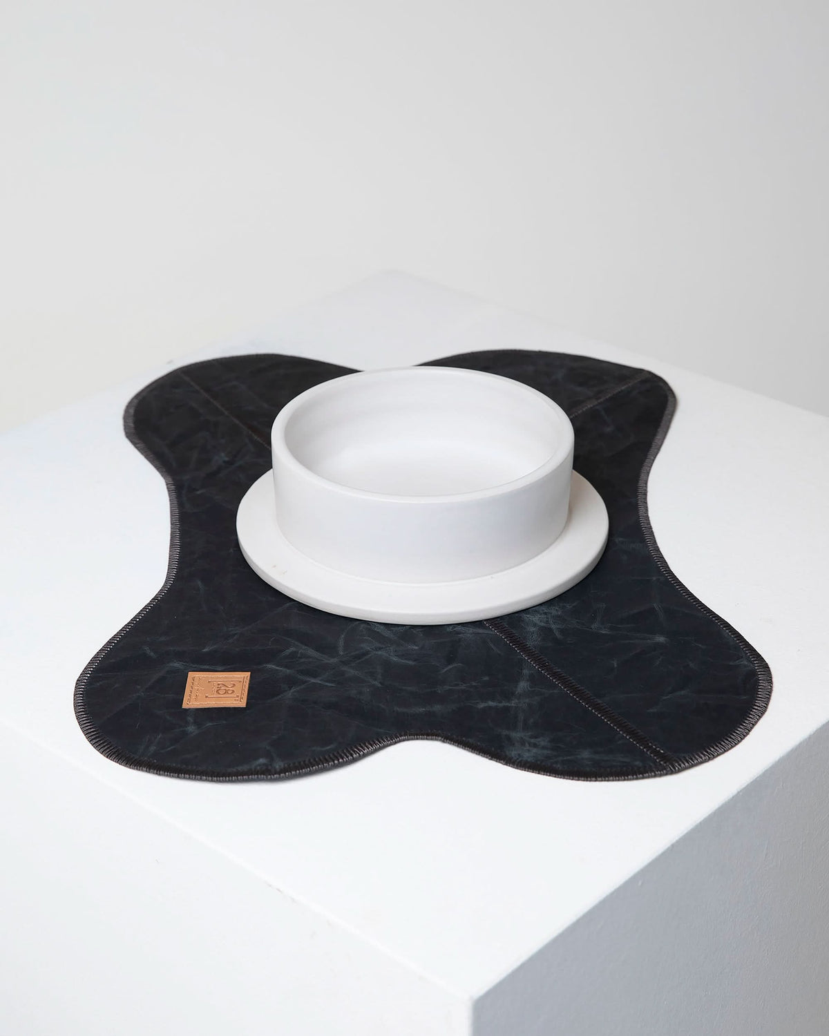 פלייסמט מעוצב לקערות לכלב ולחתול | BRUCE PLACEMAT IN WAXED CELLULOSE