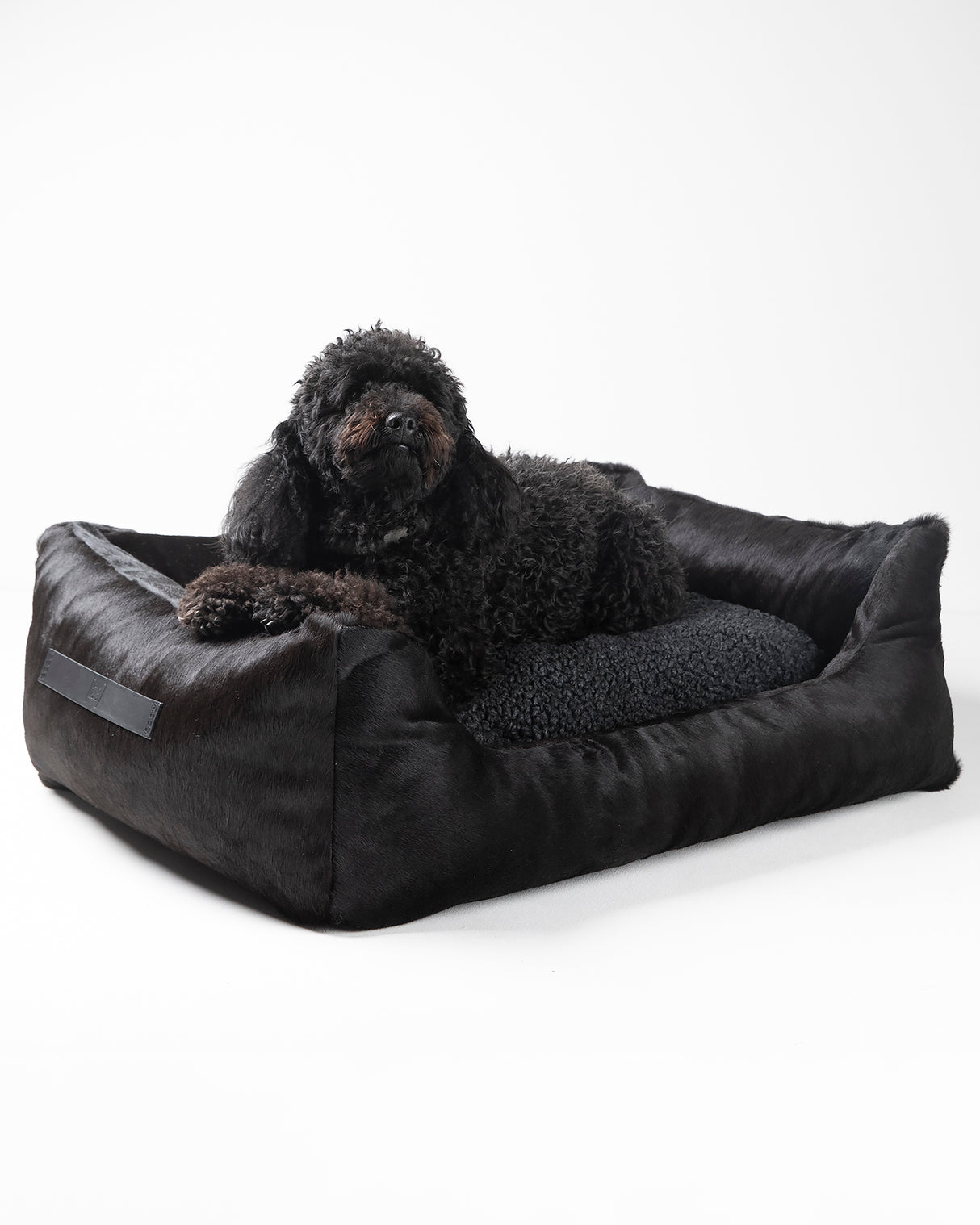 מיטת עור פרה הנרי | מיטה לכלב