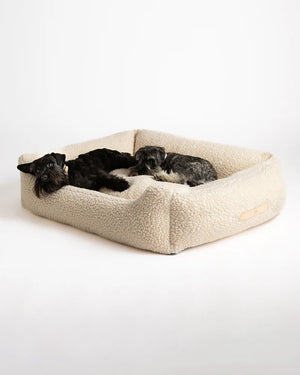 מיטה לכלב מצמר בוקלה טבעי | HENRI DOG BED
