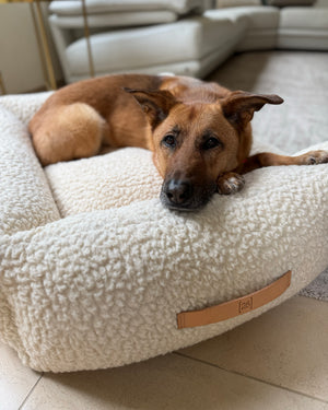 מיטה לכלב מצמר בוקלה טבעי | HENRI DOG BED
