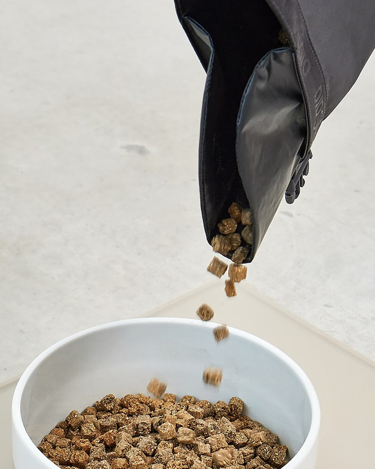 SACCO DOG FOOD BAG | שק אחסון אוכל לכלבים